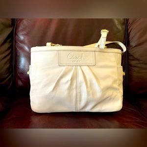 NWOT Coach white leather shoulder tote